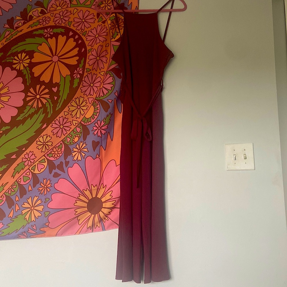 Adorable maroon romper w/ removable belt!!❤️🤍💗